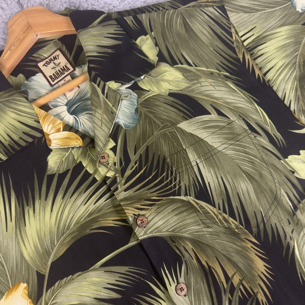 Tommy Bahama Men's Medium Black / Green Floral Silk Short Sleeve Shirt‎
